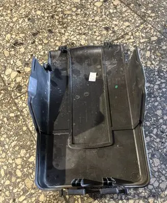 Volkswagen PASSAT B7 Battery box tray 3c0915443a
