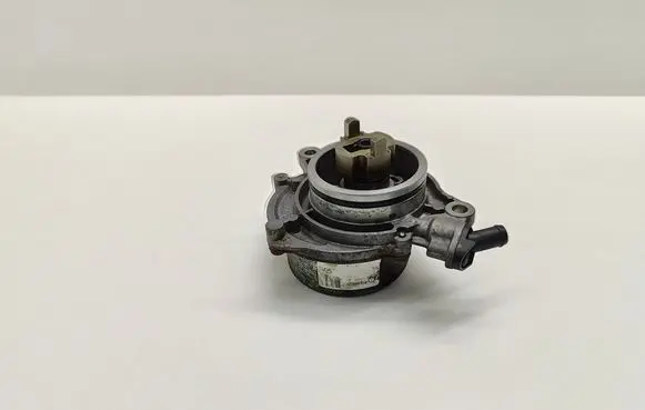 BMW 5 E60 E61 Vacuum pump 7791232 11667791232