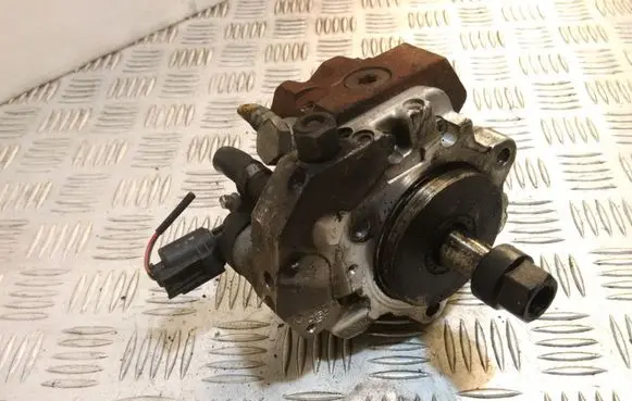 BMW X3 E83 Fuel injection high pressure pump 7788670 0445010045