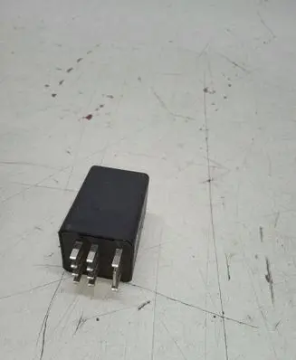 Audi A6 S6 C6 4F Glow plug pre-heat relay 4E0907282