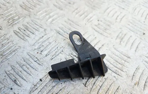 Seat Ibiza IV (6J,6P) Fender mounting bracket 6J0821119A