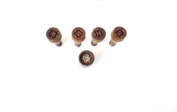 Nuts/bolts