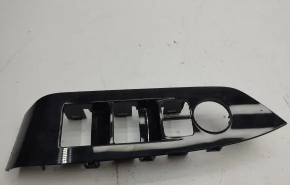 Mazda CX-5 II Front door window switch trim K123584L1