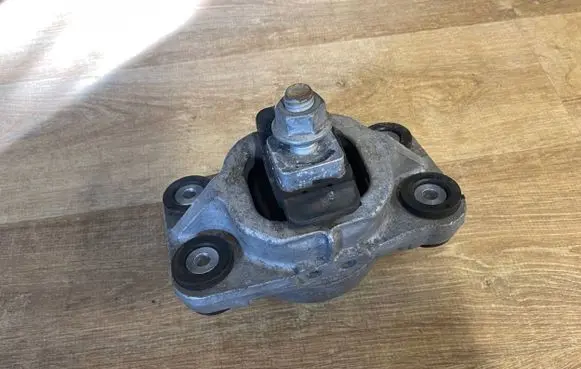 Land Rover Discovery 5 Engine mount vacuum valve FPLA-6A003-BC