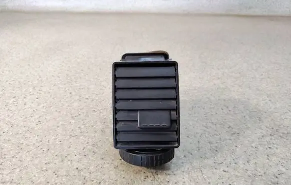 Volkswagen Transporter - Caravelle T5 Dash center air vent grill 7H0815706E20A 7H0815706E