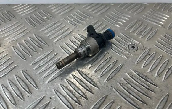 Audi A8 S8 D4 4H Fuel injector 079036G