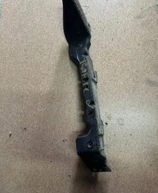 Renault Trafic II (X83) Fender mounting bracket