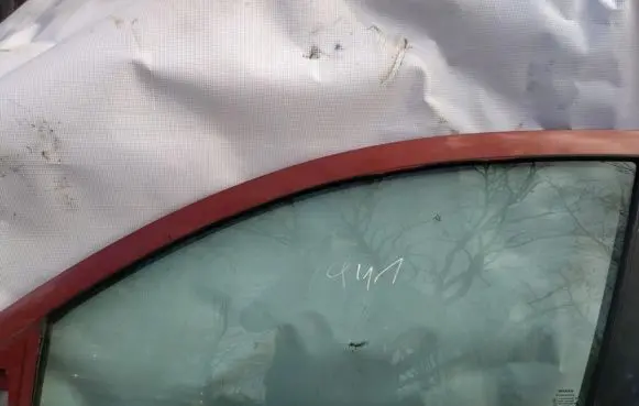 Nissan Qashqai Front door window glass four-door