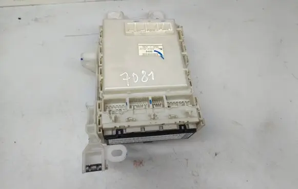 Toyota RAV 4 (XA30) Fuse module 8273042020 7B260784 9498