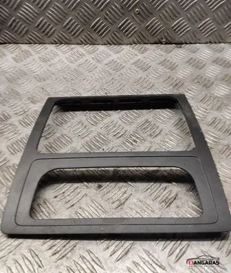 Volkswagen Caddy Radio/GPS head unit trim 2k5858061a