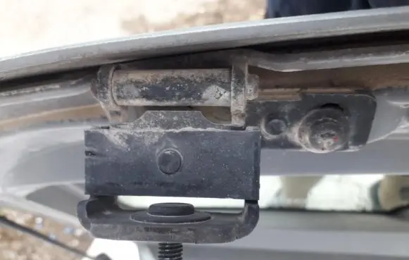 Renault Laguna II Tailgate/trunk/boot hinge