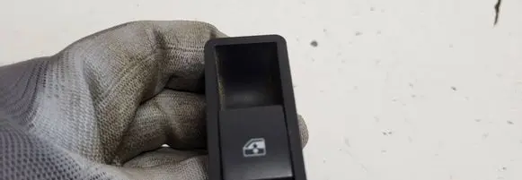 Opel Zafira B Electric window control switch LK03459105 0320 13197131