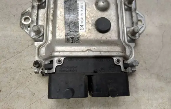 Suzuki SX4 Engine control unit/module 3392055L10
