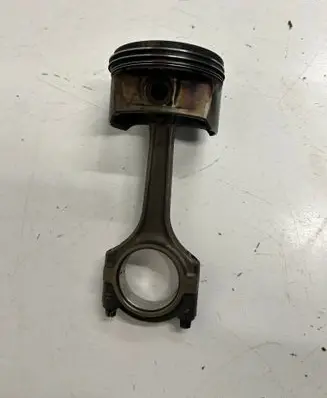 Chevrolet Cruze Piston with connecting rod 