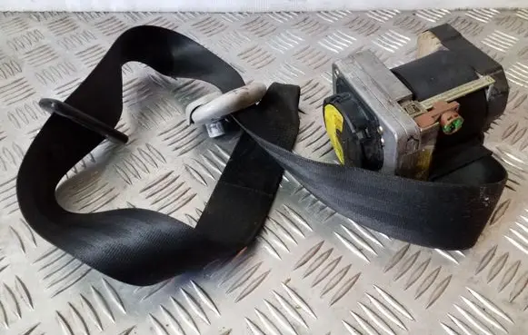 Volkswagen Golf IV Front seatbelt 1J3857706J