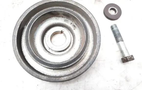 Peugeot 307 CC Crankshaft pulley 8928
