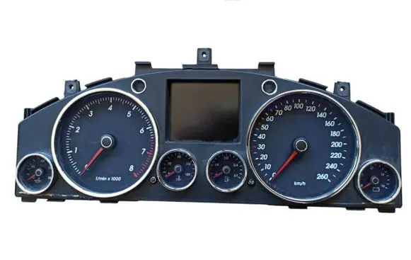 Volkswagen Touareg I Speedometer (instrument cluster) 7L6920880K
