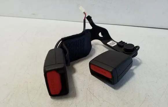 BMW i4 Middle seatbelt buckle (rear) 7442030