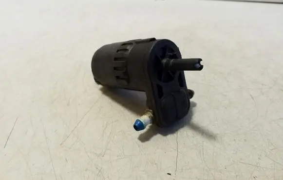Jeep Renegade Windscreen/windshield washer pump D2831