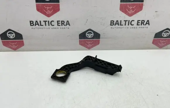 Mercedes-Benz E W212 Other engine bay part A2125400040