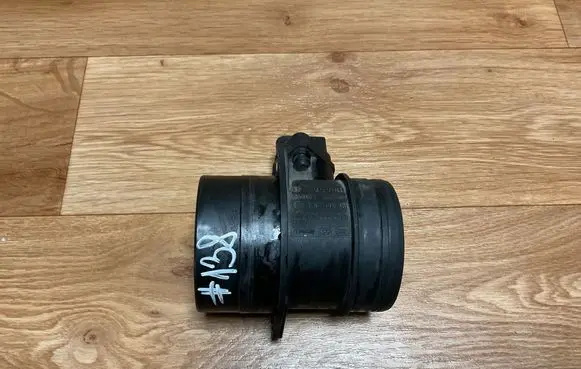 Volkswagen PASSAT B6 Mass air flow meter 0281002461 074906461B
