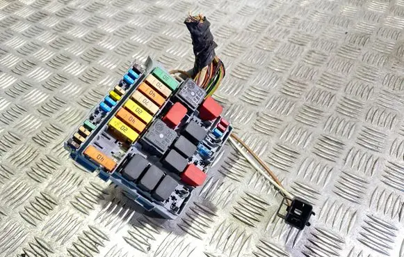 Alfa Romeo Mito Fuse module 51781452