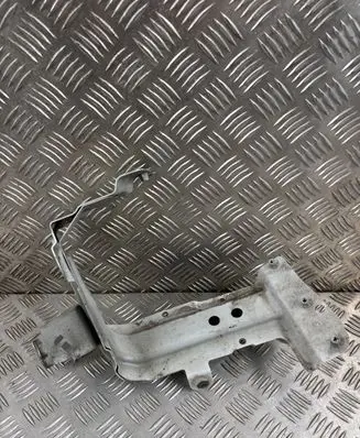 Audi Q7 4M Fender mounting bracket 4M0821132B