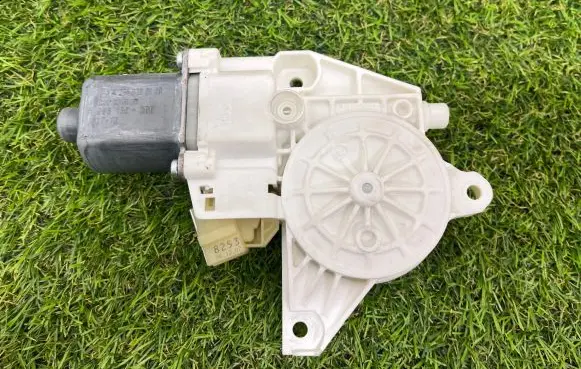 Mercedes-Benz R AMG W251 Rear door window regulator motor A2518200108 996150200