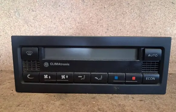Volkswagen PASSAT B5.5 Climate control unit 0004GP