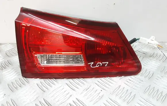 Lexus IS 220D-250-350 Tailgate rear/tail lights