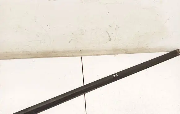 Opel Astra H Front door glass trim molding 024468033