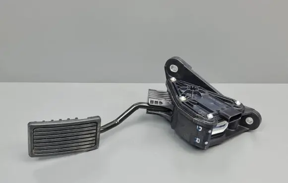 Honda CR-V Accelerator throttle pedal JM14B