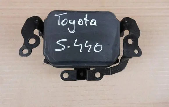 Toyota RAV 4 (XA40) Distronic sensor radar 8821047090