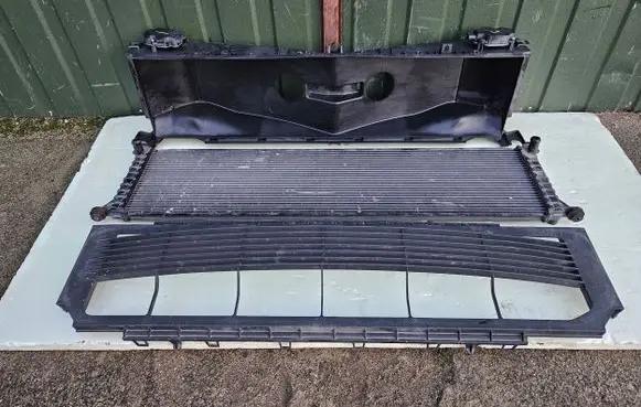 Tesla Model S Front grill 1058073