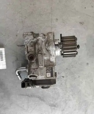 Volvo XC90 Fuel injection high pressure pump 31452143