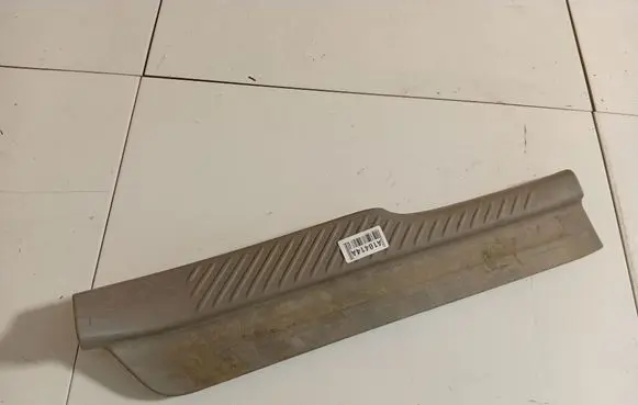 Mazda Premacy Front sill trim cover C10068730