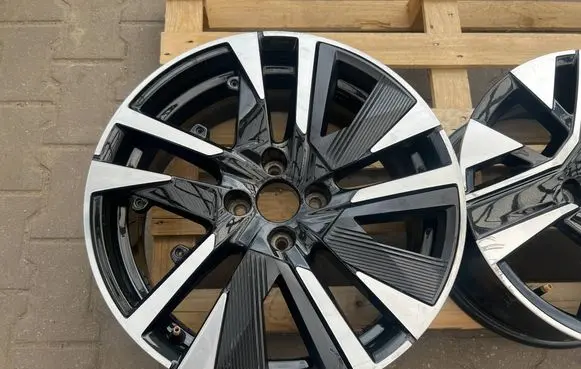 Peugeot 2008 II R18 alloy rim 9828186880