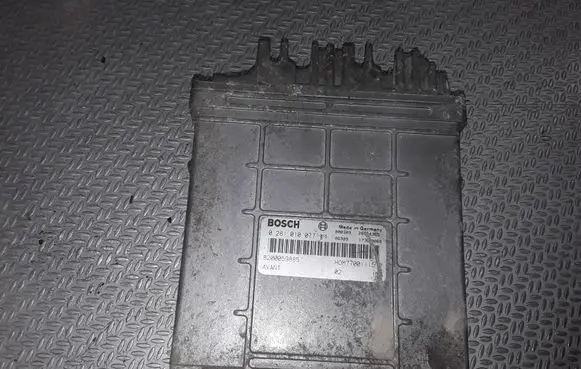 Renault Scenic I Engine control unit/module 0281010077 8200059885