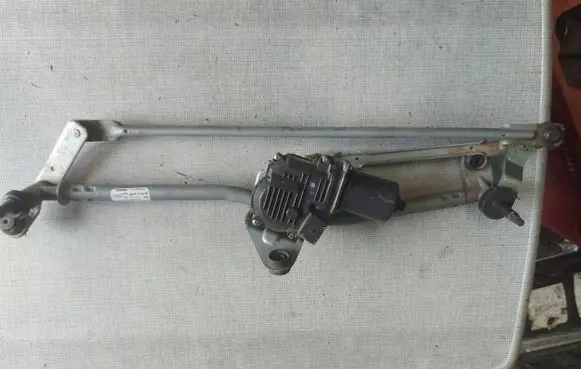 Audi TT TTS RS Mk3 8S Front wiper linkage and motor 8S1955023B