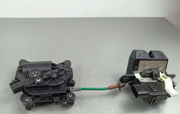 SsangYong Rexton Tailgate/trunk/boot lock/catch/latch 1374200100