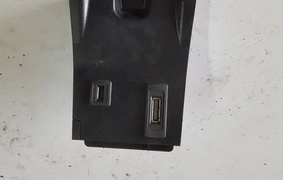 Mercedes-Benz CLA C117 X117 W117 USB socket connector A2468230411