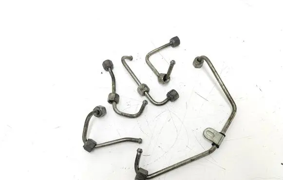 Fuel injector supply line/pipe