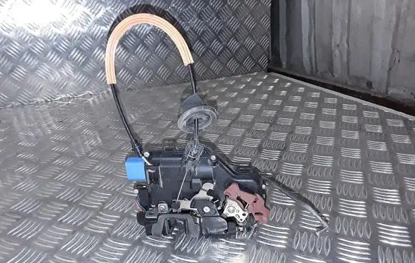 Audi A8 S8 D3 4E Front door lock 4E1837016