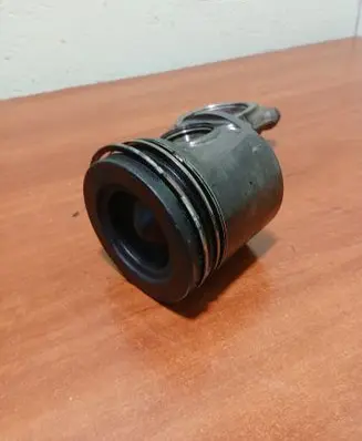 Iveco Daily 35.8 - 9 Piston with connecting rod 504057276