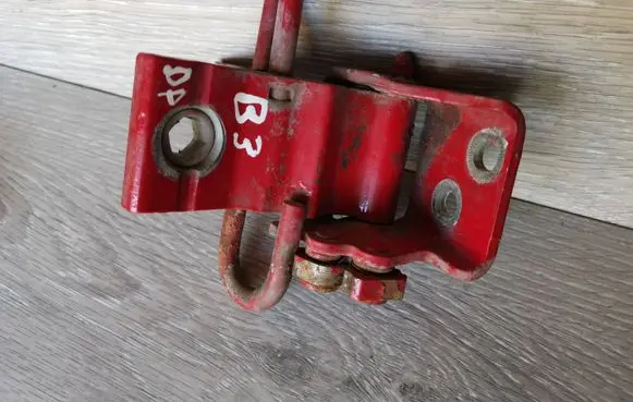 Audi 80 90 B3 Front door lower hinge 