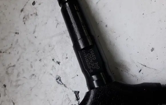 Opel Signum Fuel injector 09E03951