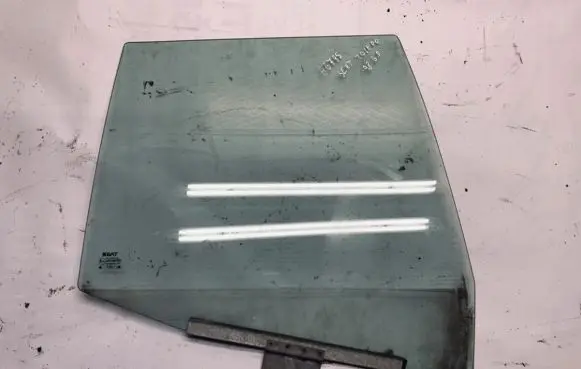 Seat Toledo I (1L) Rear door window glass 