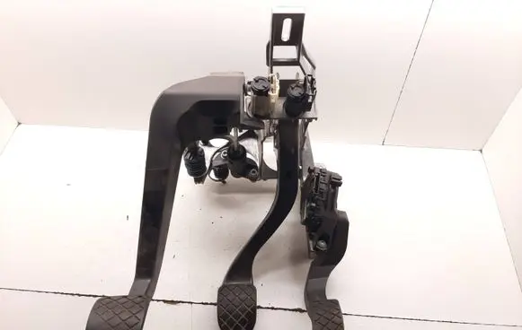 Audi A4 S4 B7 8E 8H Pedal assembly 8E1721117D
