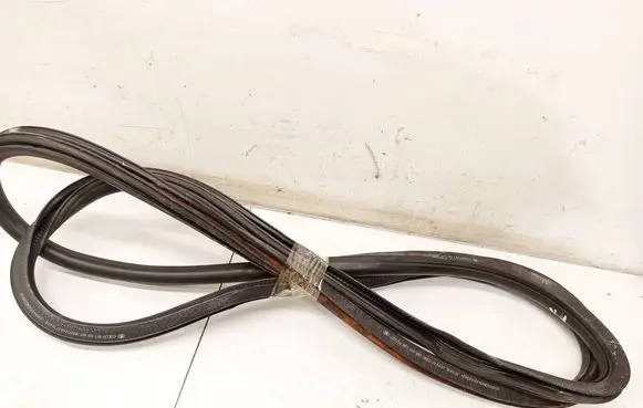 Skoda Octavia Mk2 (1Z) Rubber seal front coupe door