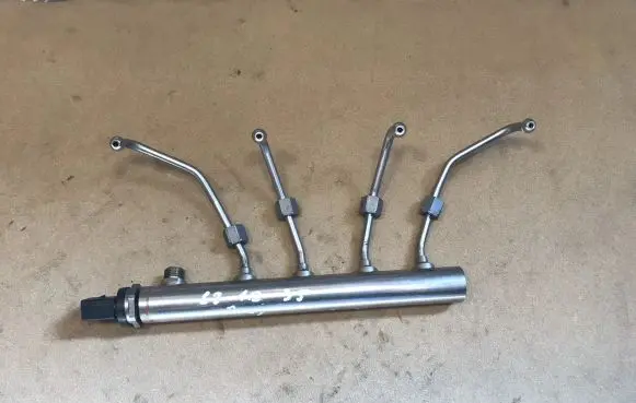 Fuel main line pipe
